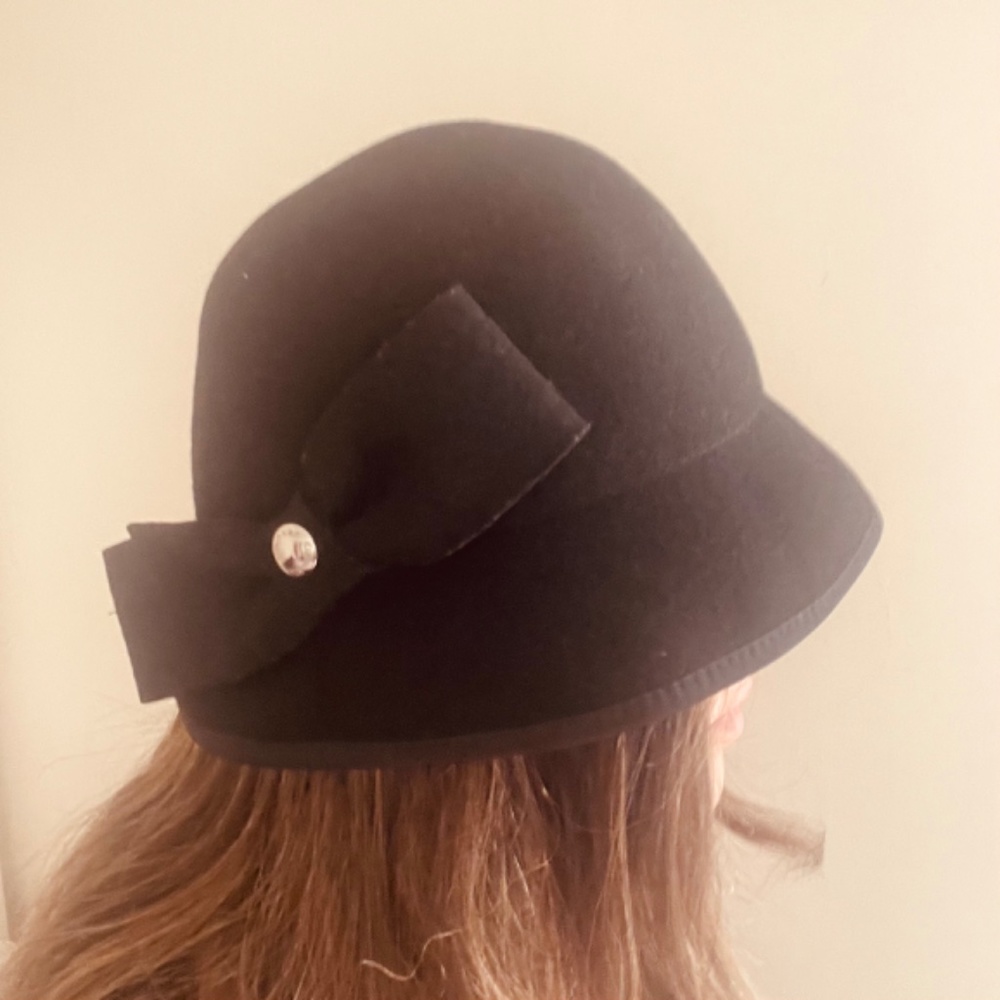 Calvin Klein wool hat with a bow